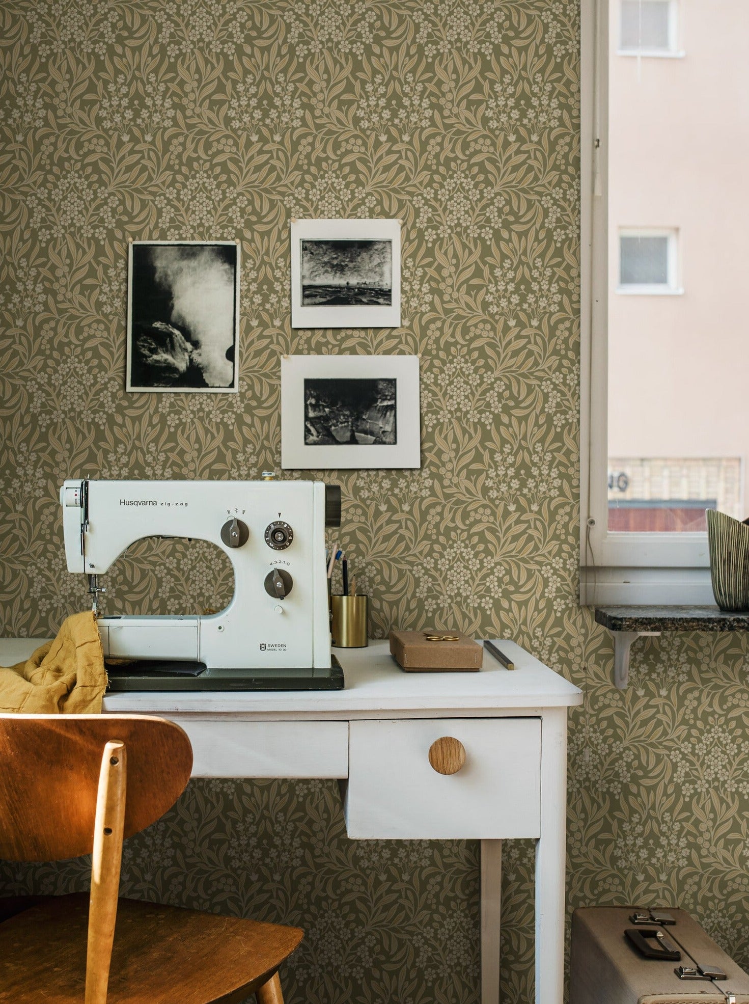  Colored in earthy tones of green and light beige-brown, our Kryddhyllan wallpaper is rustic yet ornamental in style. 