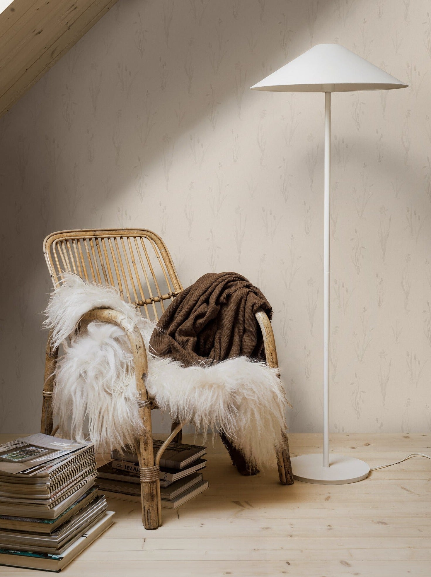 Moorland wallpaper takes its inspiration from the flora of the moors and the Nordic wetlands.