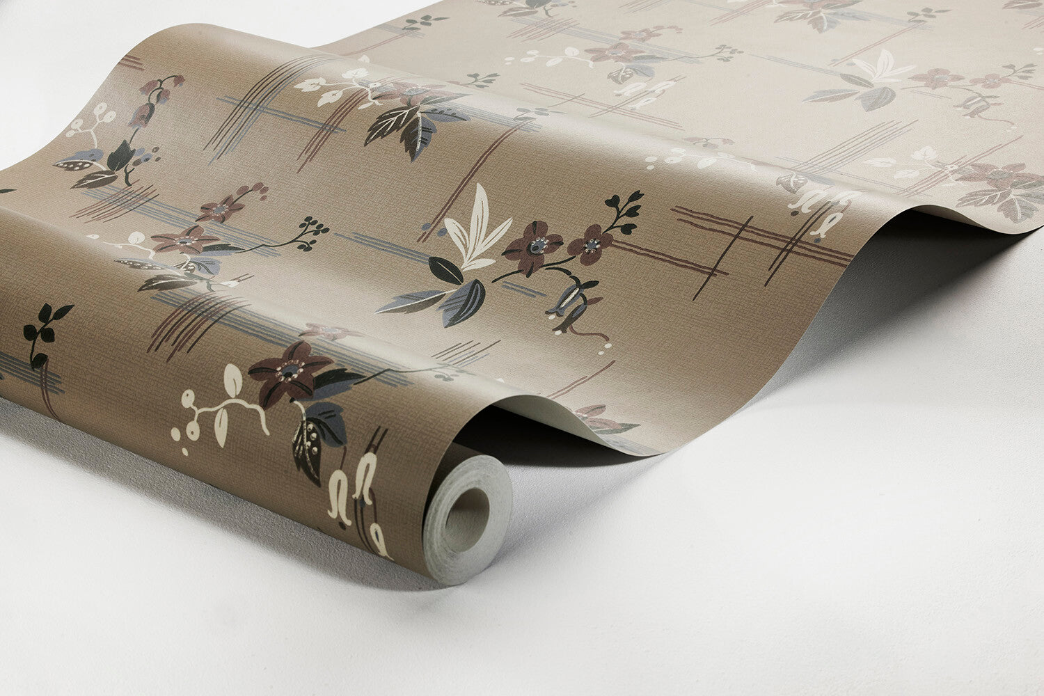  Colored in an earthy brown with splashes of purple and burgundy, our Salängen wallpaper combines symmetry and geometry with stunning florals. 