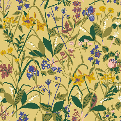 Colored in a delicate, soft palette of yellow, green, white and blue, our Ros och Lilja wallpaper recreates the classic 1940s Swedish textile design of Gocken Jobs. 