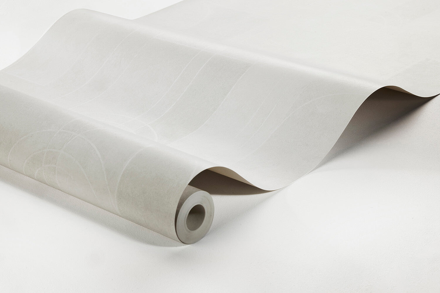  Colored in subtle, light grey tones, our Sjöhagen wallpaper with its geometric designs is fresh, tranquil and graceful. 