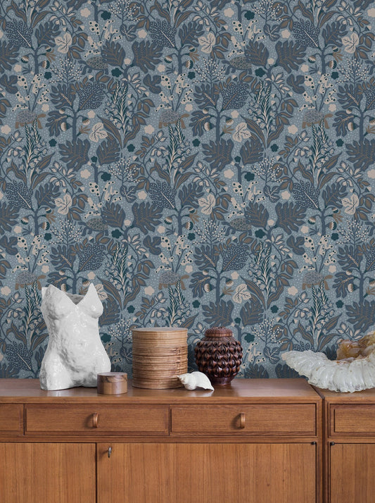 Colored in dusky blue tones, our Turgräs wallpaper invites you to sit back, relax and let your imagination wander. 