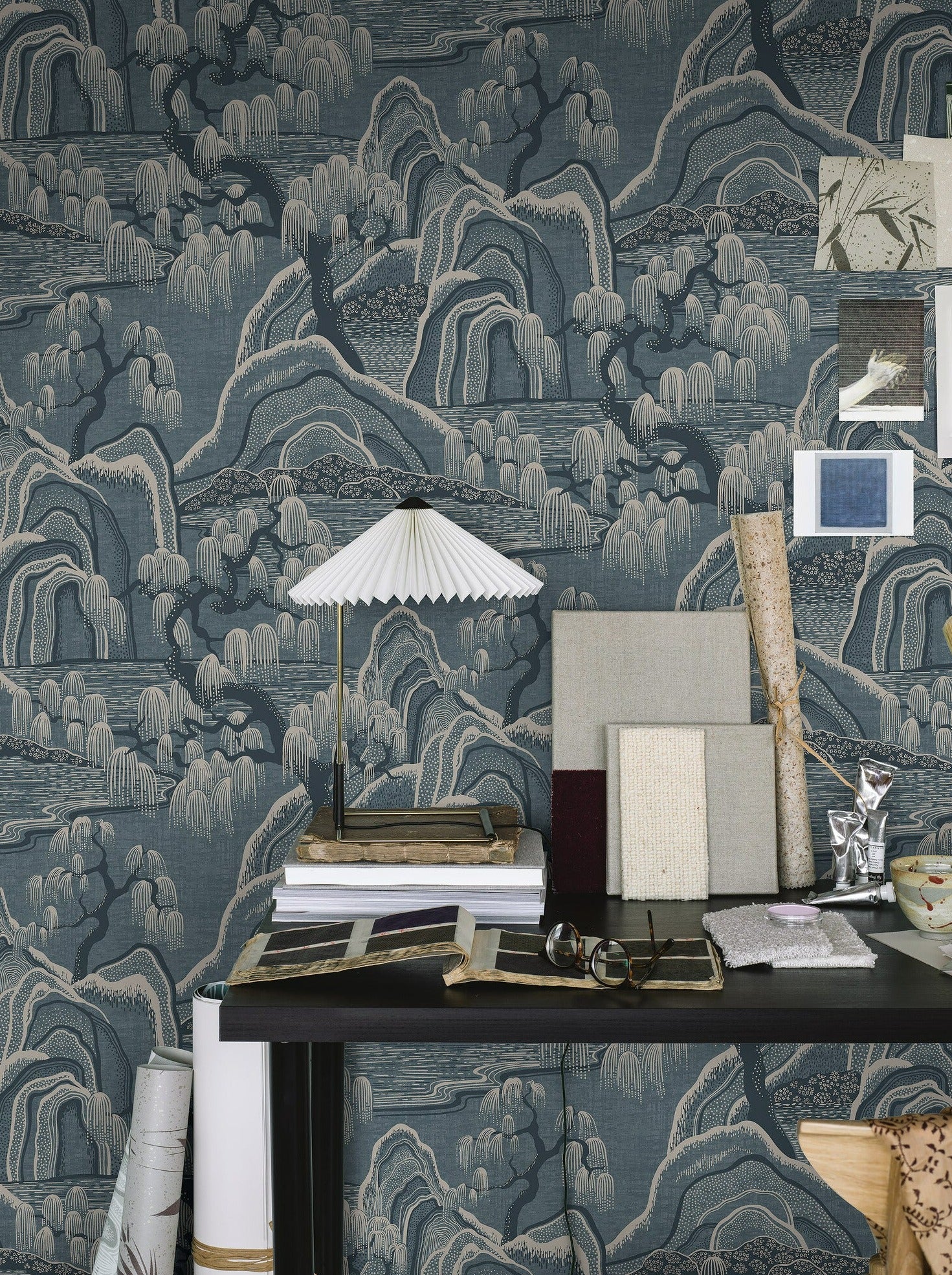 Coloured in a gorgeous palette of blue and beige, our Indigo Garden wallpaper is an ideal choice for living rooms, bedroom or your home office space.
