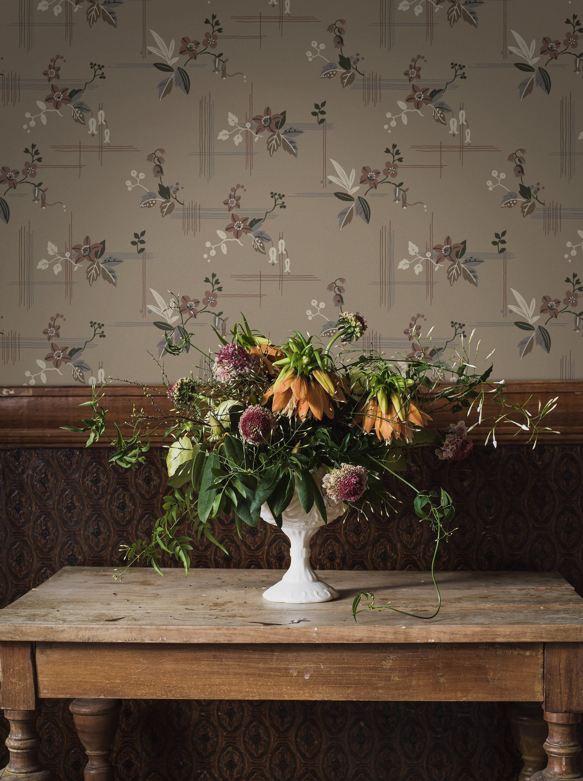  Colored in an earthy brown with splashes of purple and burgundy, our Salängen wallpaper combines symmetry and geometry with stunning florals. 