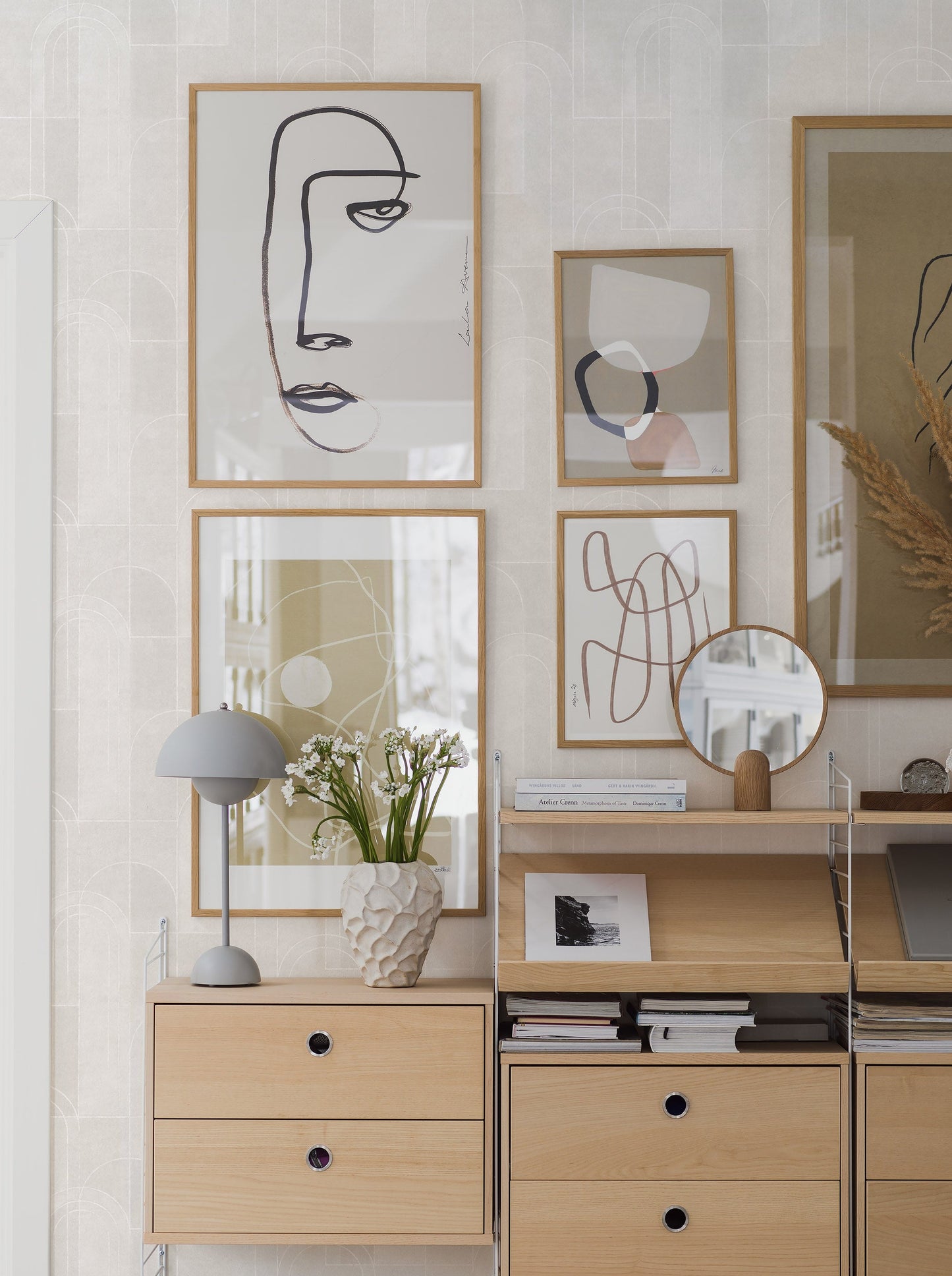  Colored in subtle, light grey tones, our Sjöhagen wallpaper with its geometric designs is fresh, tranquil and graceful. 